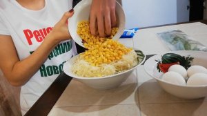 Салат с сельдереем и куриной грудкой.