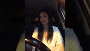 Аида Уразбахтина из Холостяка-6 поёт "Выше головы"