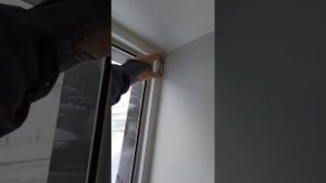 Герметизируем откосы из гвл, ставим доп прижим, Расклиниваем #секретыоконщика #регулировкаокон