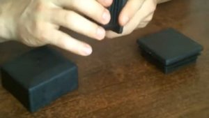 Заглушка из пластика на профтрубу размером 80x80 мм. Особенности и разновидности.