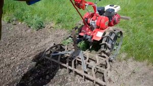 Обработка картошки мотоблоком "Агат" навесной бороной!