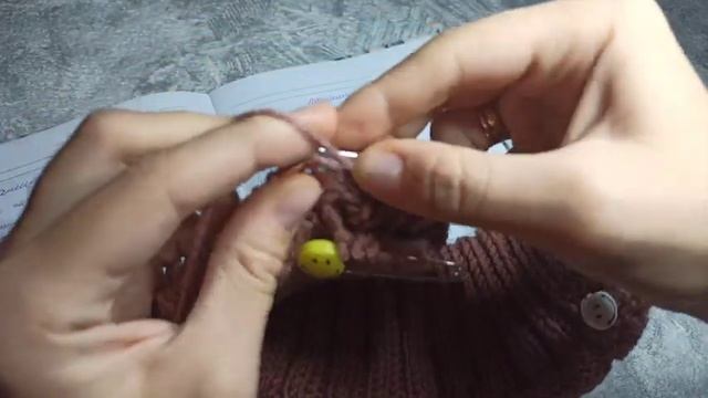 Манишка на молнии спицами. Подробный МК по вязанию.