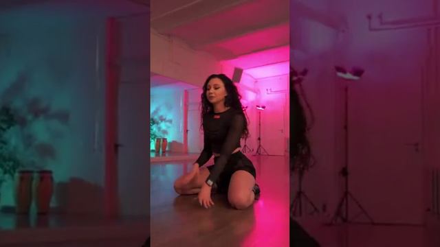 "Грация и Экспрессия: Основные Движения Стрип-Пластики" часть 4 смотреть онлайн