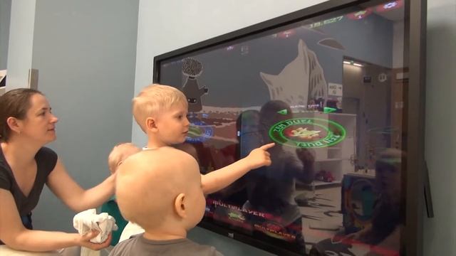 ИГРА НА БОЛЬШОМ ПЛАНШЕТЕ в Детской Новой Больнице Хельсинки
