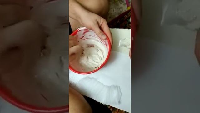 Учимся как правильно накладывать гипс на палец.