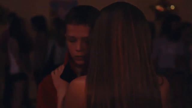 Первый медляк на дискотеке смотреть онлайн