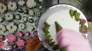 Украшаем торт белковым кремом. Пионы из БЗК. Как оформить торт?