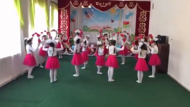 «Гүлдер» би ансамблі - «Гүл көктем» биі смотреть онлайн