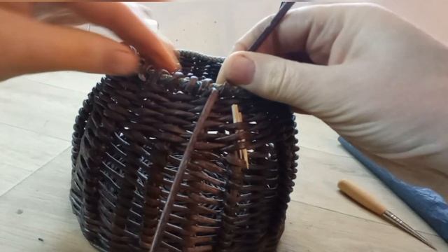МК. Корзинка из газетных трубочек. Оформление края шнуром. (4) Basket of Straws. Bending.
