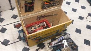 Самодельный чемодан на колёсах с подсветкой