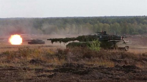 18 танков Leopard, которые Берлин обещал передать Киеву, уже прибыли на Украину