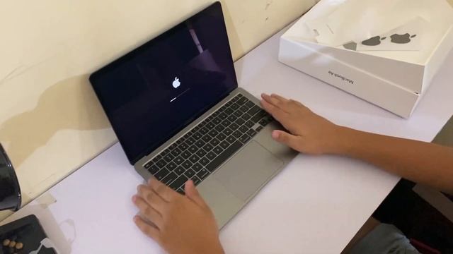 MACBOOK AIR M1 FIRST BOOT смотреть онлайн