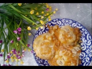 Ленивые манты на овощной подушке.