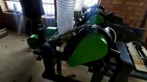 станок проходного типа для фрезерования поперечных пазов в  паллетной доске.