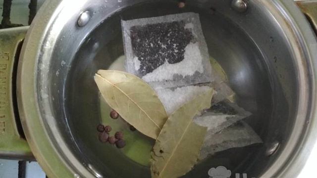 Соленая скумбрия в чае