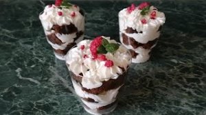 Трайфл десерт в стаканчиках.