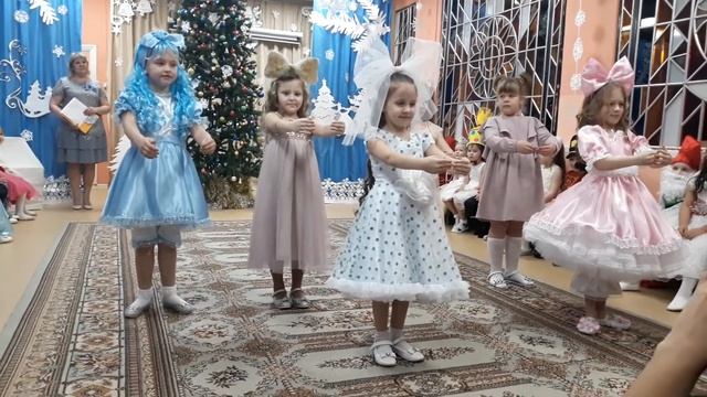 Танец "Кукол" в детском саду муз. руководитель О. Губанова
