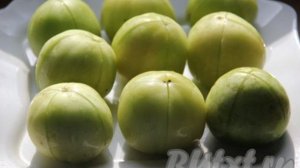 Квашеные зелёные помидоры с чесноком и зеленью