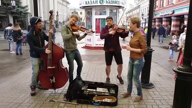 Хочу "Такого Как Путин" ► СЛУЧАЙНАЯ ПРОХОЖАЯ СПЕЛА С УЛИЧНЫМИ МУЗЫКАНТАМИ