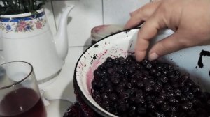 ИЗЮМ ИЛИ СЛАДКИЕ КОНФЕТКИ ИЗ ЧЁРНОЙ РЯБИНЫ