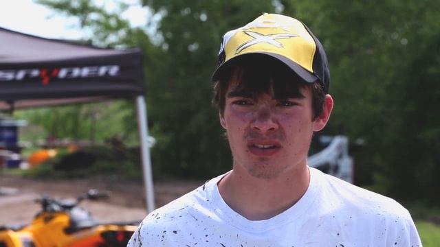 Can-Am Outlander 500 vs Yamaha Grizzly 550 смотреть онлайн