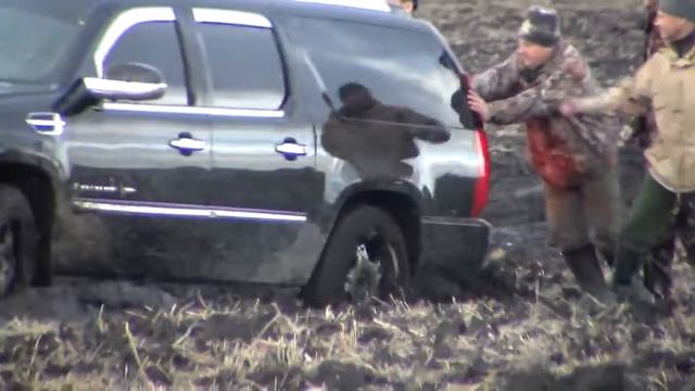 Машина застряла в грязи