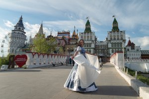 Вальс под музыку "Ах, эти тучи в голубом"