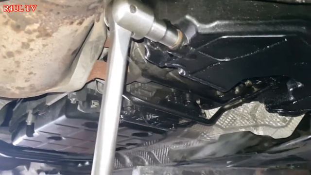 Mercedes SLK Engine Oil & Filter Replacement/ Service Reset смотреть онлайн