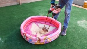 Бассейн из КОКА КОЛА и Ментос