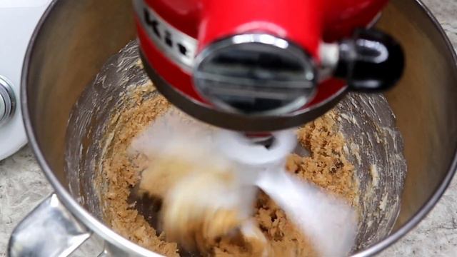 New York Monster Chocolate Chips Cookies/ Cookie aux Pépites de chocolat смотреть онлайн