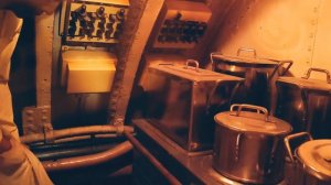 ВНУТРИ ПОДЛОДКИ.