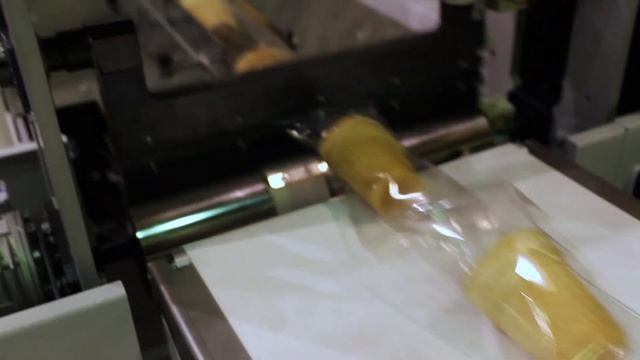 Упаковка мороженого в вафельном стаканчике смотреть онлайн