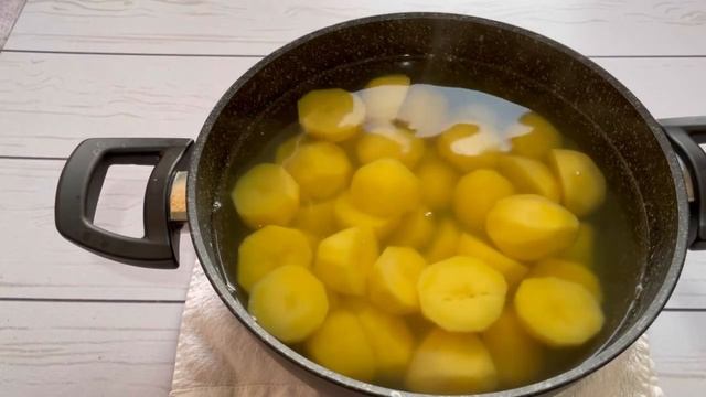 Картофель запечённый в духовке. Картофель на гарнир. Какой гарнир приготовить из картошки?