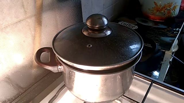 Картошка отварная/Салат/Сосиски и яйца жареные