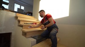 деревянные ступени на металлокаркасе