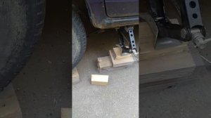 АВТОМОБИЛЬ ВАЗ 2104 ПРИ ТРОГАНЬЕ БРОСАЕТ ИЛИ ТЯНЕТ В ОДНУ ИЗ СТОРОН.
ПОЛОМКА РЕАКТИВНОЙ ТЯГИ (ремонт