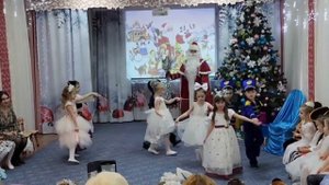 Новогодний танец кукол и солдатиков