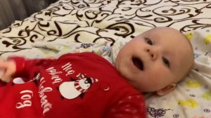 Малыш разговаривает в пять месяцев