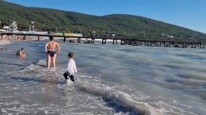 КАБАРДИНКА ОБЗОР ЦЕНТРАЛЬНЫЙ ПЛЯЖ. ШТОРМОВОЕ МОРЕ. КУПАТЬСЯ НЕЛЬЗЯ. #кабардинка