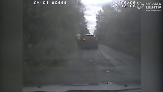 Череповчанин разбил чужую машину и скрылся с места ДТП смотреть онлайн