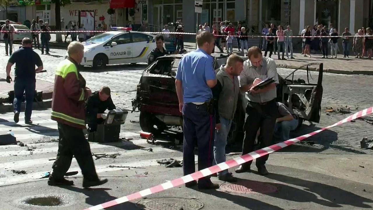 Эксперты изучают кадры, на которых может быть запе...закладки взрывчатки в автомобиль Павла Шеремета