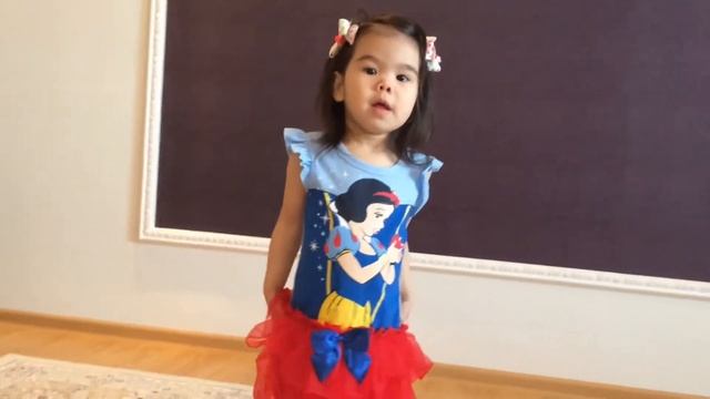 Платье Белоснежки, сандали Frozen, кроссовки Princess смотреть онлайн