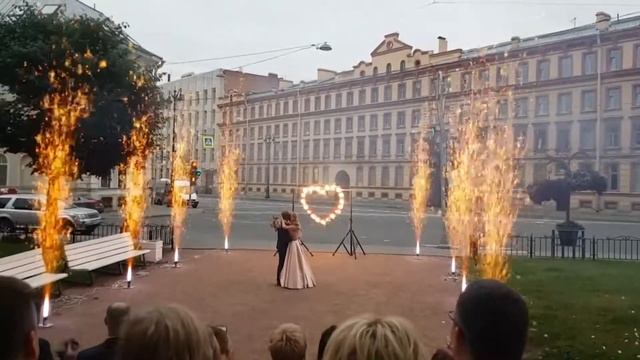 Красное сердце и золотые фонтаны на свадьбу смотреть онлайн