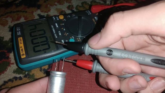 ???Как определить полярность конденсатора с помощью цифрового мультиметра!?