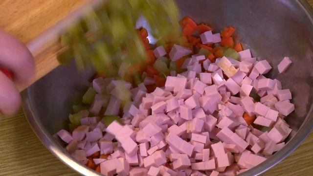 ОЛИВЬЕ с яблоком. Мой рецепт салата ОЛИВЬЕ смотреть онлайн