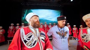 ТАМ ШЛИ ДВА БРАТА 🇷🇸🇷🇺 - Кубањски козачки хор и Културиста
