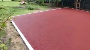 Построили детскую площадку с резиновым покрытием