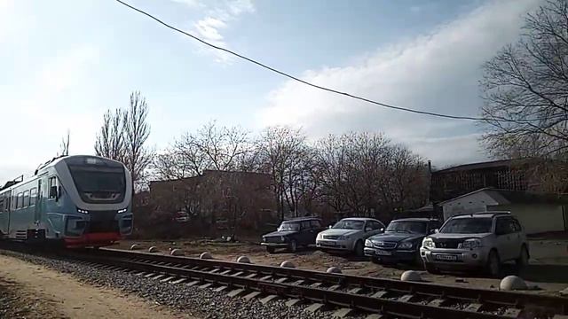 Ра-3 подъезжает на станцию Айвозовскую смотреть онлайн