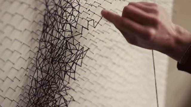 Портрет Джастина Тимберлейка из ниток и гвоздей смотреть онлайн