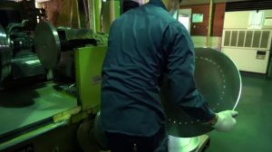 Процесс изготовления колесных дисков.Японский завод попроизводству высококачественных колесныхдисков